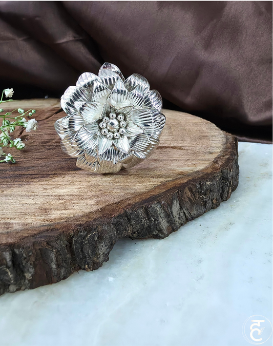 Bloom Petal Juda Pin