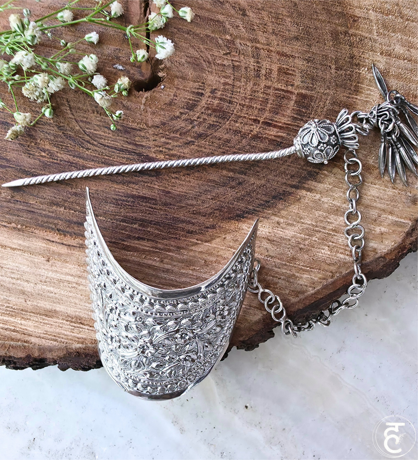 Regal Crescent Juda Pin