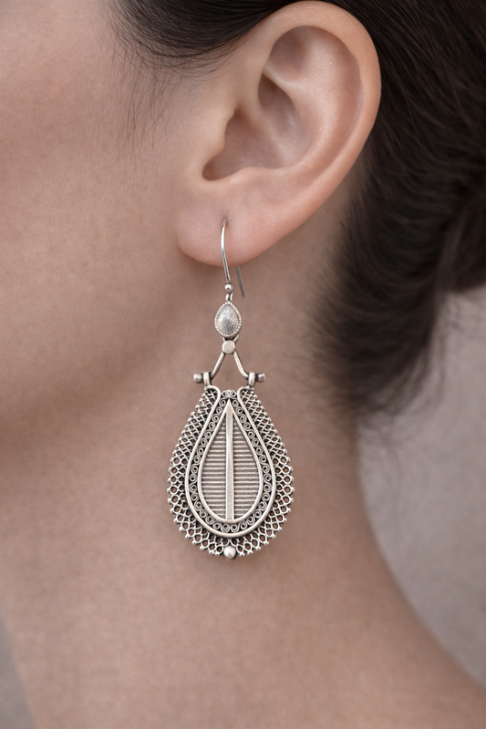 Leaf Motif Filigree Drop Earrings