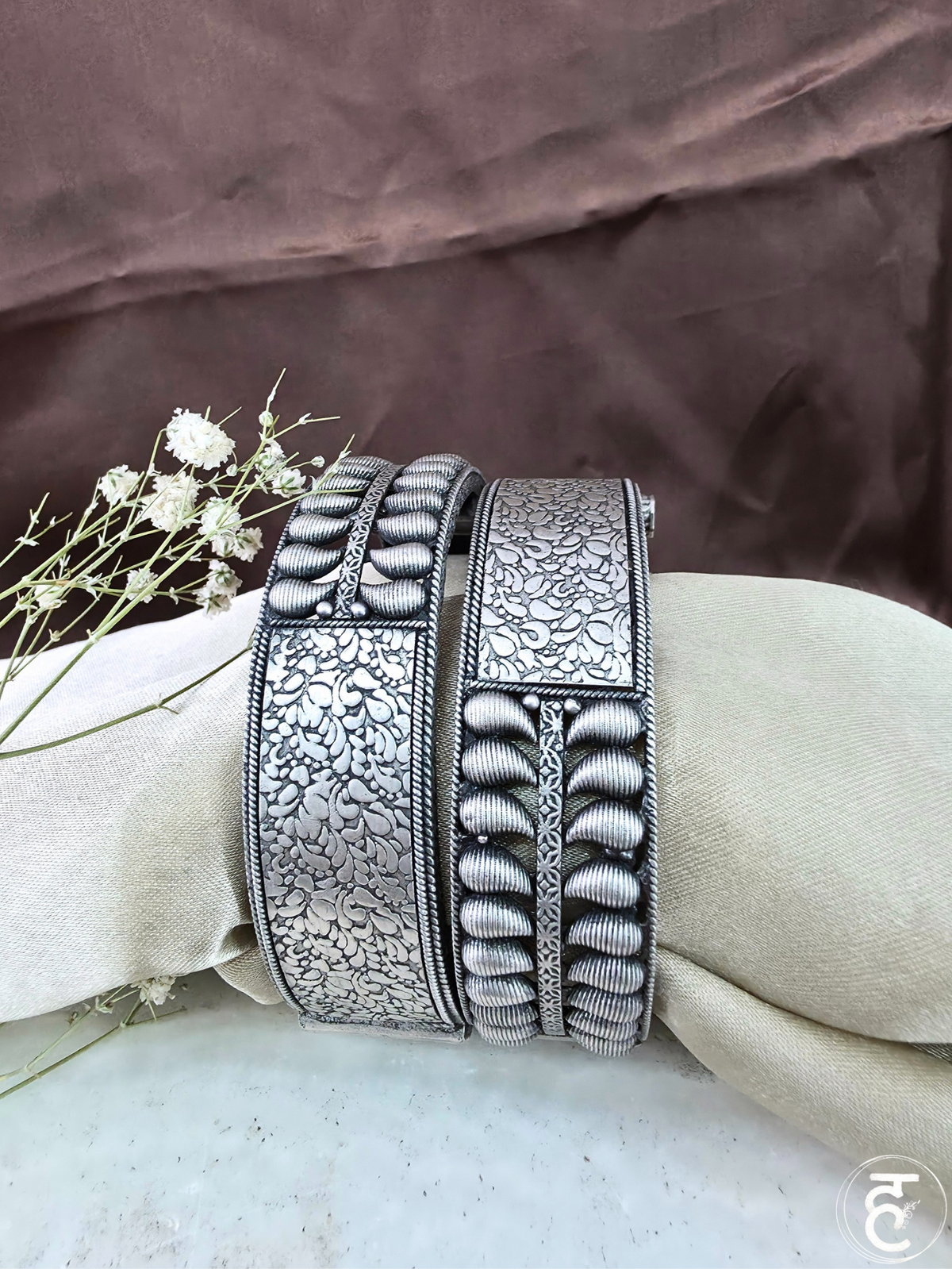 Kashvi Textured Silver Bangles