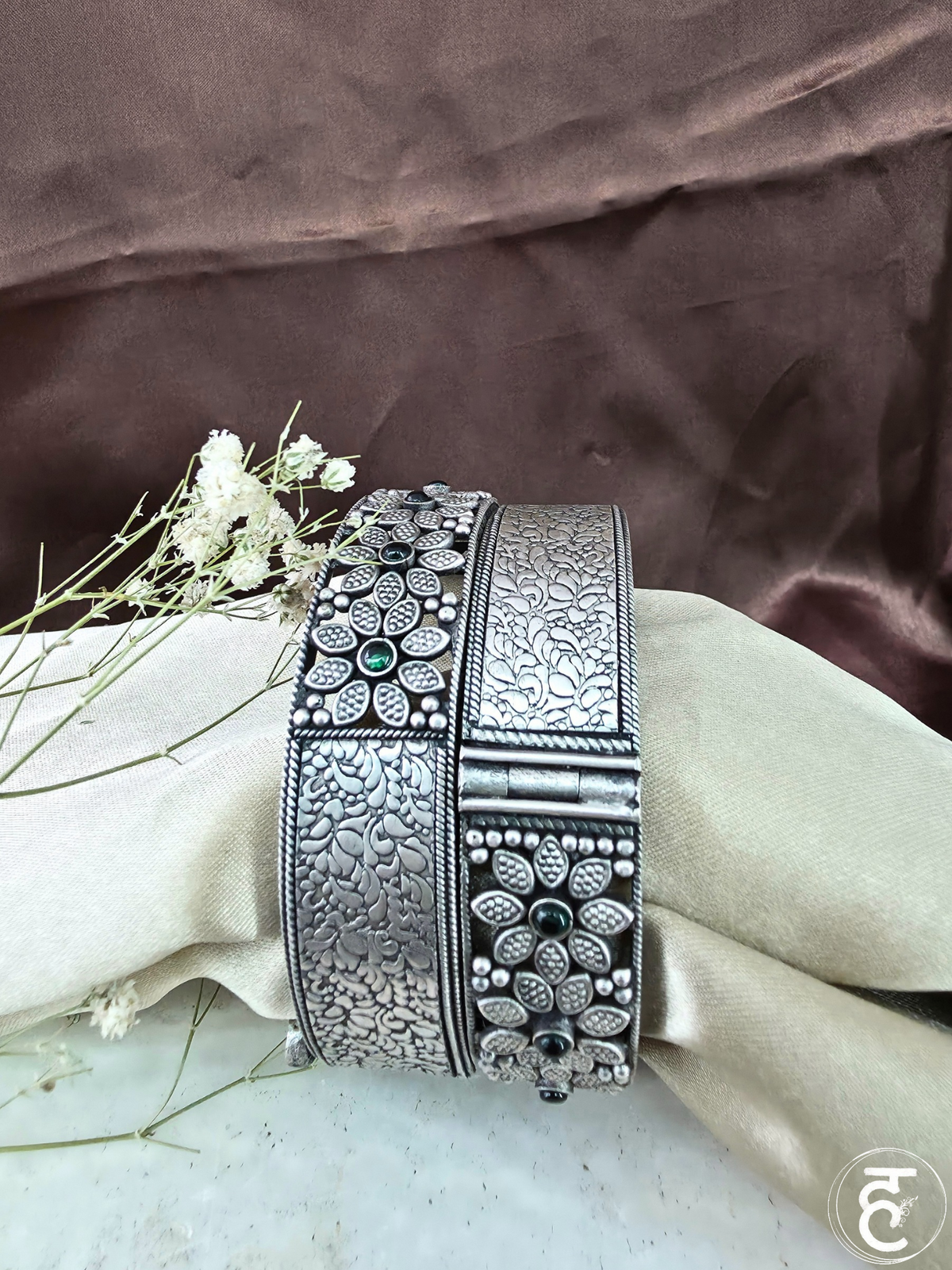 Aarini Green Stone Bangles
