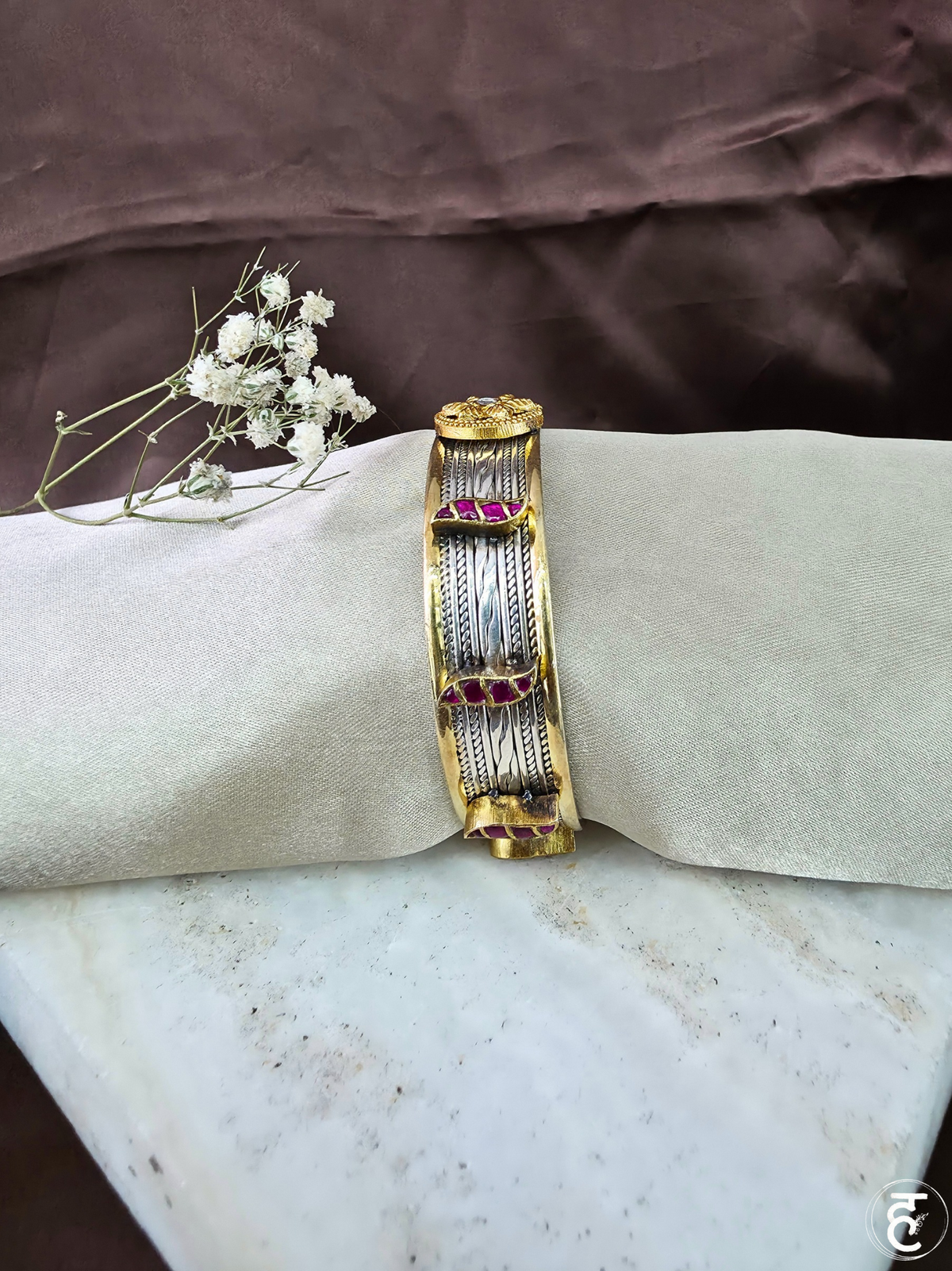 Abeer Gold Accent Kada